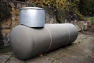Erdgedeckter Flüssiggas-Tank 2,1 t mit Domschacht